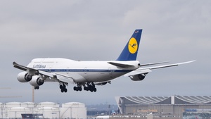 Photo of D-ABYT - Boeing 747-830 operated by Lufthansa