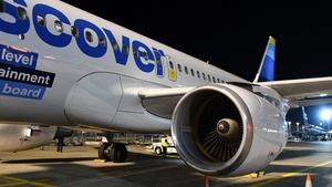 Photo of D-AIUQ - Airbus A320-214 operated by Discover Airlines