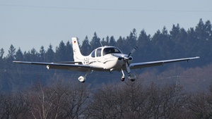 Photo of D-EUBB - Cirrus SR22 G2 GTS operated by Private