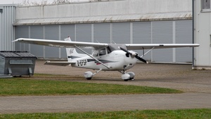 Photo of D-EFSP - Cessna 172S Skyhawk SP operated by Sportflieger-Club Porta
