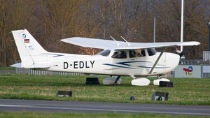 Photo of D-EDLY - Cessna 172S Skyhawk SP operated by Luftsportclub Hamm