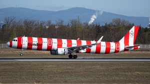 Photo of D-ATCG - Airbus A321-211 operated by Condor