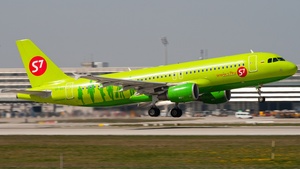 Photo of VP-BDT - Airbus A320-214 operated by S7 Airlines