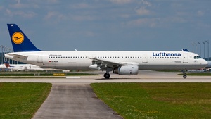 Photo of D-AIRA - Airbus A321-131 operated by Lufthansa