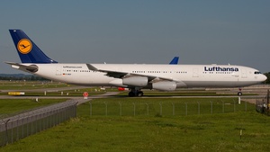 Photo of D-AIGV - Airbus A340-313 operated by Lufthansa