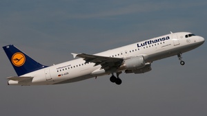 Photo of D-AIZB - Airbus A320-214 operated by Lufthansa