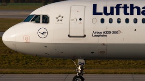 Photo of D-AIQN - Airbus A320-211 operated by Lufthansa