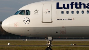 Photo of D-AISZ - Airbus A321-231 operated by Lufthansa