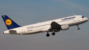 Photo of D-AIPS - Airbus A320-211 operated by Lufthansa