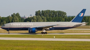 Photo of N773UA - Boeing 777-222 operated by United Airlines