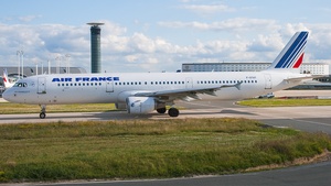Photo of F-GTAT - Airbus A321-212 operated by Air France