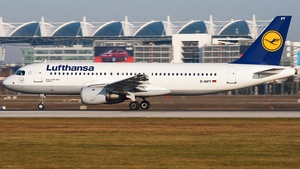 Photo of D-AIPT - Airbus A320-211 operated by Lufthansa