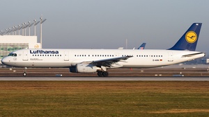 Photo of D-AIRK - Airbus A321-131 operated by Lufthansa