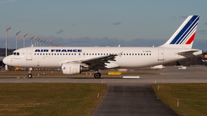 Photo of F-GKXR - Airbus A320-214 operated by Air France