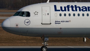 Photo of D-AISC - Airbus A321-231 operated by Lufthansa