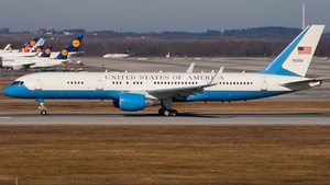 Photo of 99-0004 - Boeing C-32A operated by US Air Force