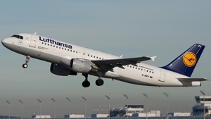 Photo of D-AIPY - Airbus A320-211 operated by Lufthansa