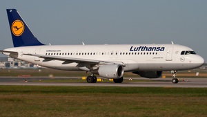 Photo of D-AIZF - Airbus A320-214 operated by Lufthansa