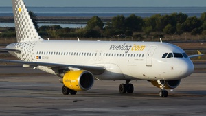 Photo of EC-KMI - Airbus A320-216 operated by Vueling