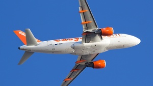 Photo of G-EZAC - Airbus A319-111 operated by easyJet