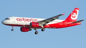 Photo of D-ABDP - Airbus A320-214 operated by Air Berlin