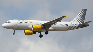 Photo of EC-KLT - Airbus A320-216 operated by Vueling