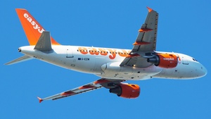 Photo of G-EZIW - Airbus A319-111 operated by easyJet