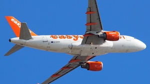 Photo of G-EZDU - Airbus A319-111 operated by easyJet