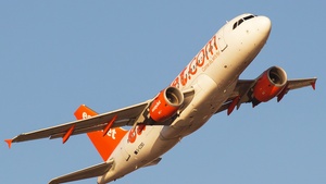 Photo of G-EZBD - Airbus A319-111 operated by easyJet