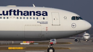 Photo of D-AIHB - Airbus A340-642 operated by Lufthansa