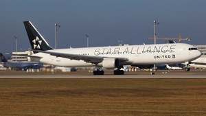 Photo of N76055 - Boeing 767-424(ER) operated by United Airlines