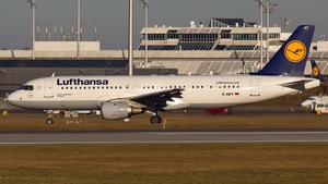 Photo of D-AIPT - Airbus A320-211 operated by Lufthansa