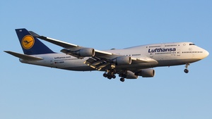 Photo of D-ABVR - Boeing 747-430 operated by Lufthansa
