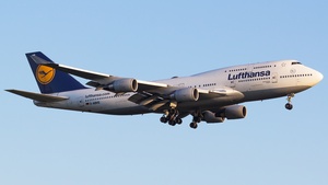 Photo of D-ABVS - Boeing 747-430 operated by Lufthansa