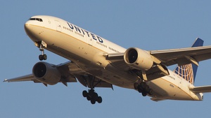 Photo of N219UA - Boeing 777-222(ER) operated by United Airlines