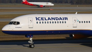 Photo of TF-ISZ - Boeing 757-223 operated by Icelandair