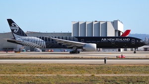 Photo of ZK-OKQ - Boeing 777-319(ER) operated by Air New Zealand