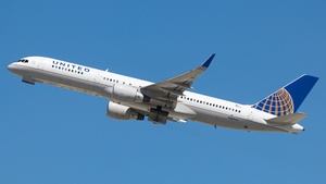 Photo of N589UA - Boeing 757-222 operated by United Airlines