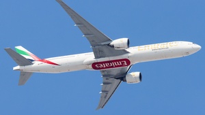 Photo of A6-ENU - Boeing 777-31H(ER) operated by Emirates