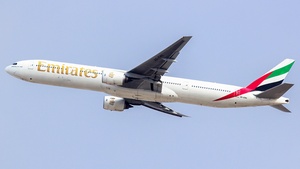 Photo of A6-EMS - Boeing 777-31H operated by Emirates
