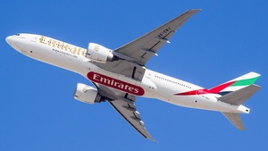 Photo of A6-EWJ - Boeing 777-21H(LR) operated by Emirates