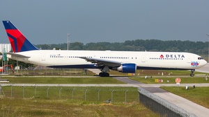 Photo of N841MH - Boeing 767-432(ER) operated by Delta Air Lines
