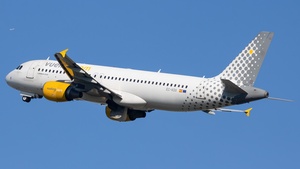 Photo of EC-KDX - Airbus A320-216 operated by Vueling