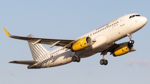 Photo of EC-MFK - Airbus A320-232 operated by Vueling