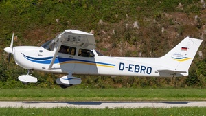 Photo of D-EBRO - Cessna 172S Skyhawk SP operated by Fliegerclub Mühldorf