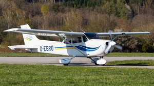 Photo of D-EBRO - Cessna 172S Skyhawk SP operated by Fliegerclub Mühldorf
