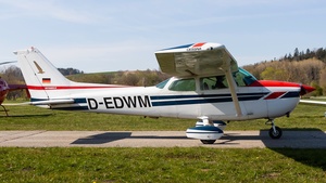 Photo of D-EDWM - Cessna 172N Skyhawk II operated by Red Baron Flying Club