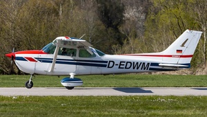 Photo of D-EDWM - Cessna 172N Skyhawk II operated by Red Baron Flying Club