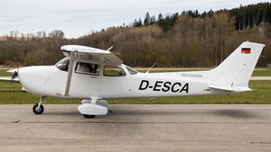 Photo of D-ESCA - Cessna 172S Skyhawk SP operated by Munich Aviation