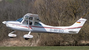 Photo of D-MFBO - AirLony Skylane operated by Private